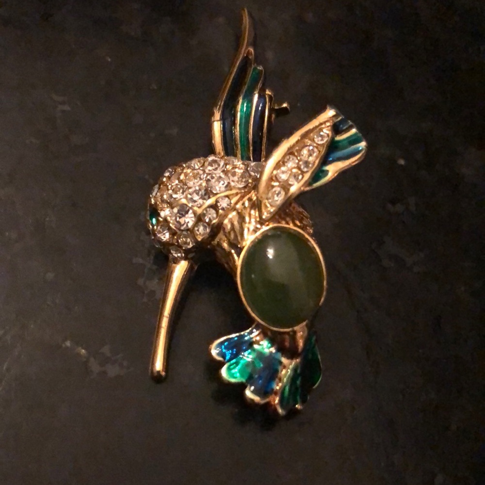 Humming bird pin